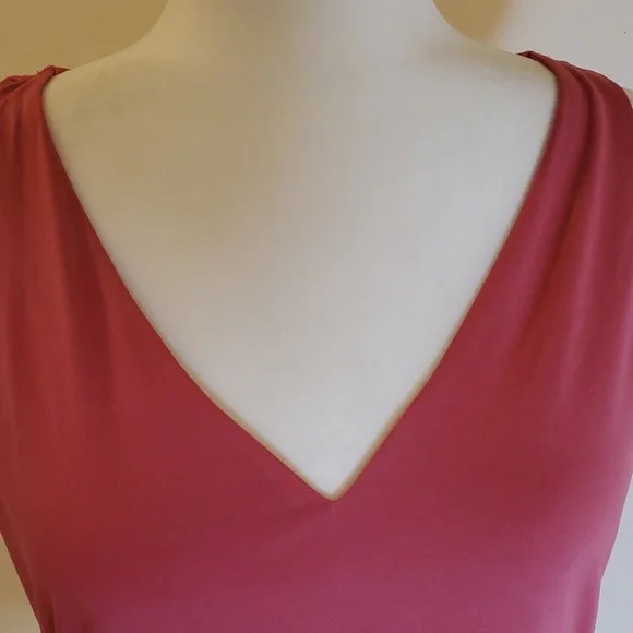 Express pink vneck body contour too - Picture 2 of 9